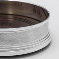 Sterling Silver Pair of Wine Coasters - W. I. Broadway & Co., hallmarked in 1981 London - Elizabeth II - Thumbnail 5